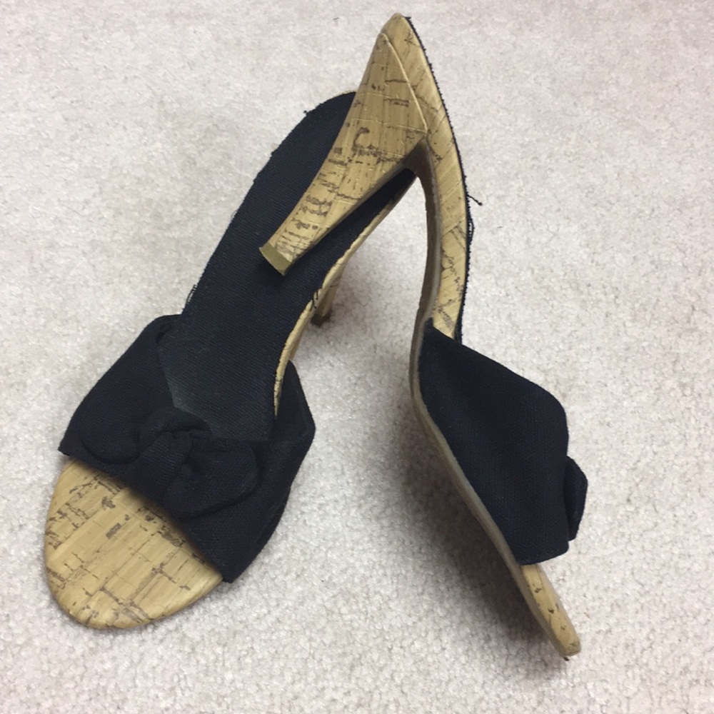 Black and cork heels ❤️